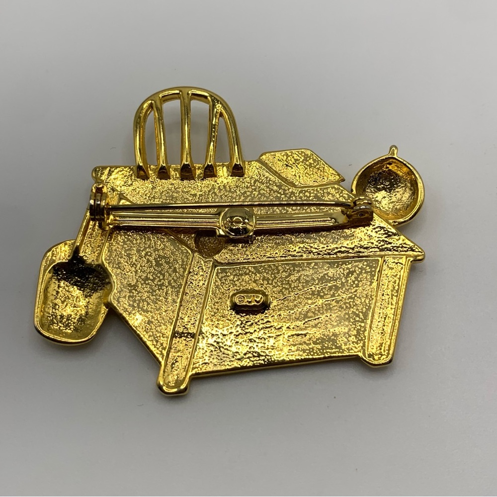 Vintage JJ Gold-Tone School Desk Teacher Brooch/Pin - Signed - Picture 2 of 4